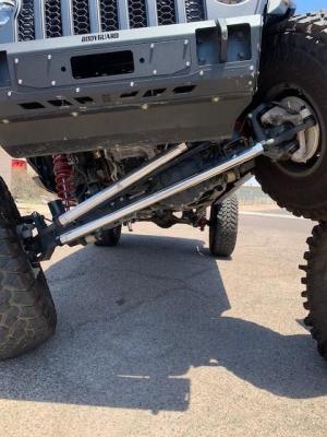 Apex Chassis Heavy Duty 2.5 Ton Tie Rod &amp; Drag Link Assembly in Steel Fits: 19-22 Jeep Gladiator JT 18-22 Jeep Wrangler JL/JLU Rubicon Mohave Sahara Sport. Note: This NO-FLIP kit fits Dana 44 &amp; Dana 30 axles with a lift of 4.5 inches or less