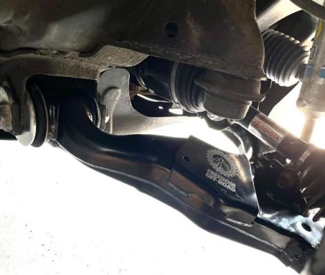 Front Lower Control Arms Non KDSS Applications 10-24 4Runner 11-14 FJ Cruiser Freedom Off-Road